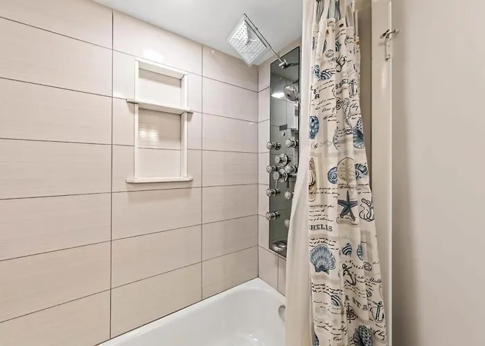 Luxe Oceanfront Escape Private Balcony & Wet Bar *