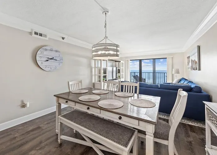 Luxe Oceanfront Escape Private Balcony & Wet Bar Ferienhaus *