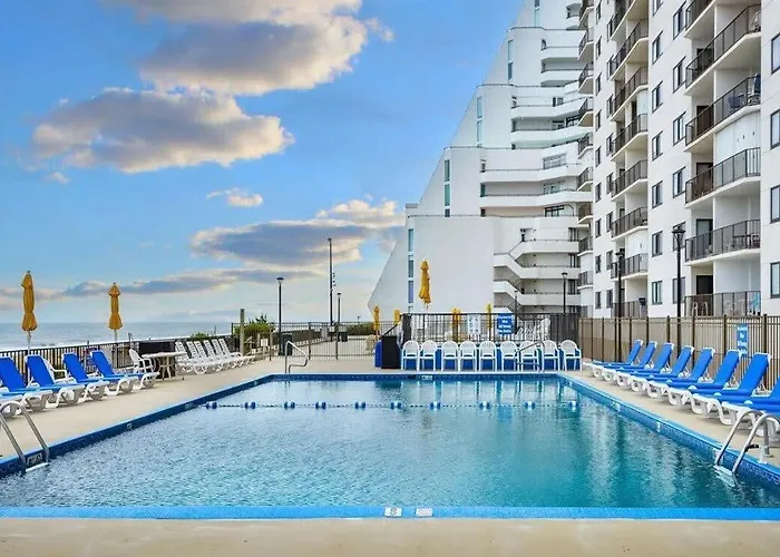 Ferienhaus Luxe Oceanfront Escape Private Balcony & Wet Bar *
