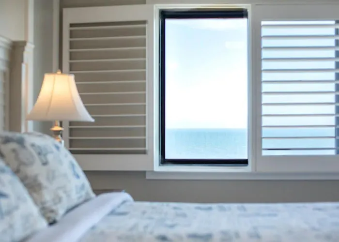 Luxe Oceanfront Escape Private Balcony & Wet Bar *