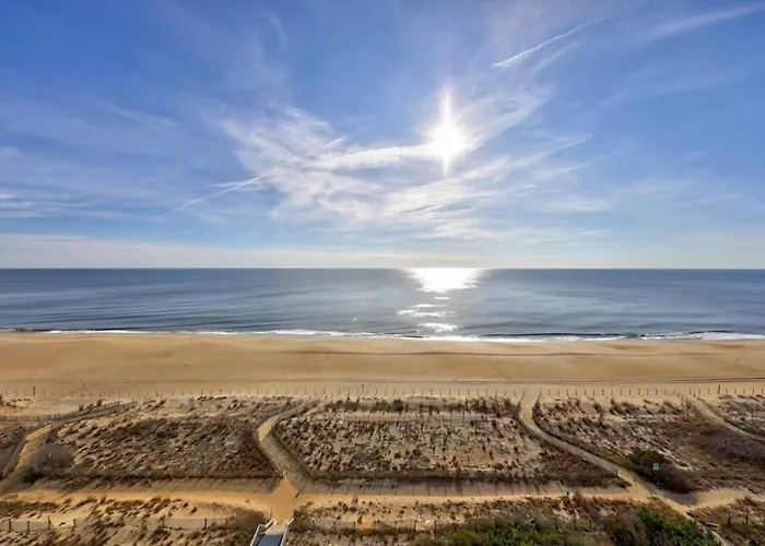 Luxe Oceanfront Escape Private Balcony & Wet Bar Ferienhaus