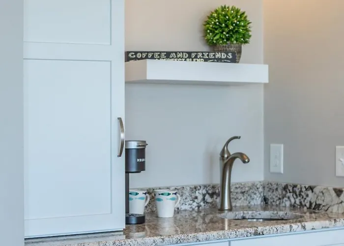 Luxe Oceanfront Escape Private Balcony & Wet Bar Ferienhaus